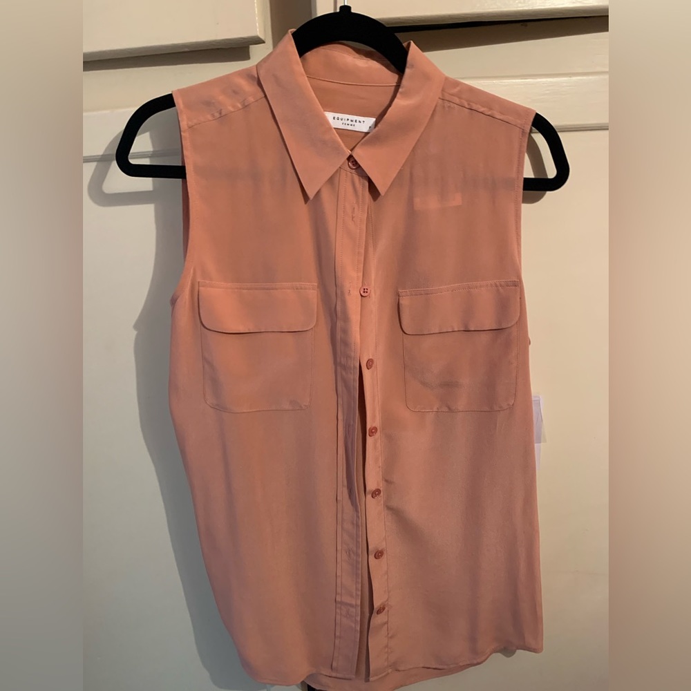 NWT Equipment Sleeveless slim signature button up blouse in Antique Rose